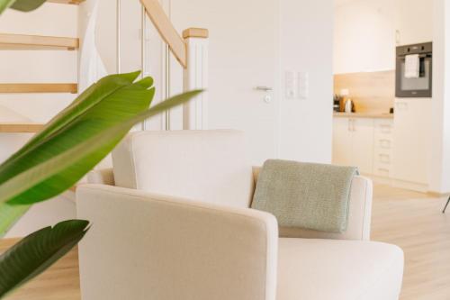 Posezení v ubytování Küsten Suite Grachten Suite 1 direkte Wasserlage, Terrasse, 76qm, Neubaugebiet