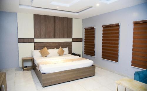 a bedroom with a large bed in a room at Hotel De Alommah Kubwa Abuja in Abuja