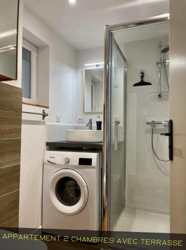 Ένα μπάνιο στο Les Appartements du Pont Joubert