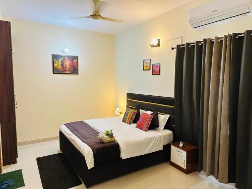 a bedroom with a bed and a curtain at ZoomStay - 3BHK Apartments in Varanasi