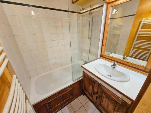 a bathroom with a tub and a sink and a shower at Appartement cosy pour 4, cuisine équipée, proche des pistes - FR-1-452-245 in Les Menuires