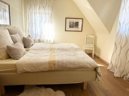 Postel nebo postele na pokoji v ubytování Ferienhaus an der Uniklinik
