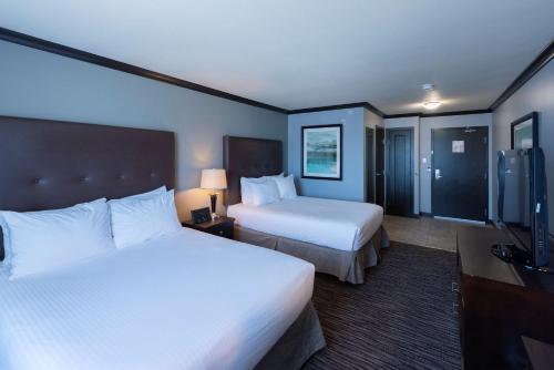 Ein Bett oder Betten in einem Zimmer der Unterkunft Prestige Treasure Cove Resort, WorldHotels Elite
