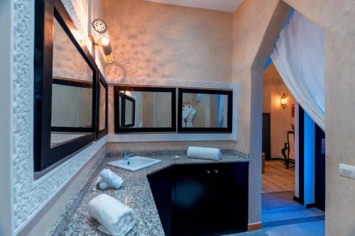 a bathroom with a sink and a mirror at Riad L'ECOLE in Marrakech