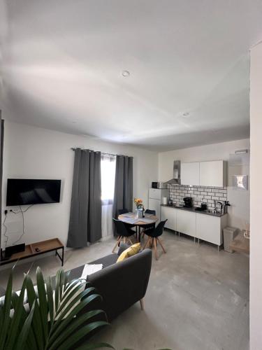 Dapur atau dapur kecil di Euphorbia Suites