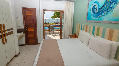 Postel nebo postele na pokoji v ubytování Enseada dos Corais Praia Hotel