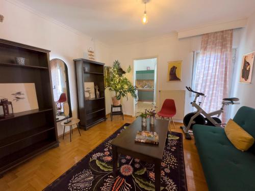 Spacious Artistic Flat With Private Parking