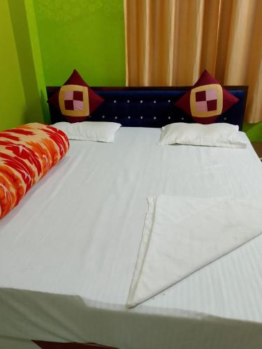 Una cama o camas en una habitación de Rose wood point
