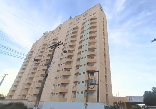a tall building is being worked on at Flat com parque aquático in Caldas Novas