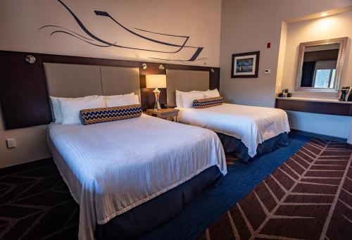 Postel nebo postele na pokoji v ubytování Little Creek Casino Resort