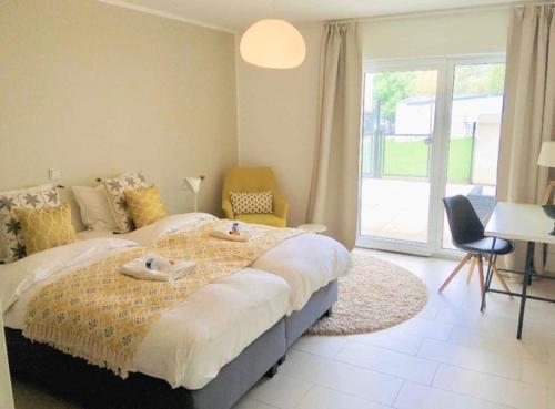 Postel nebo postele na pokoji v ubytování Chic 100m2 Flat in Center with terrace and parking