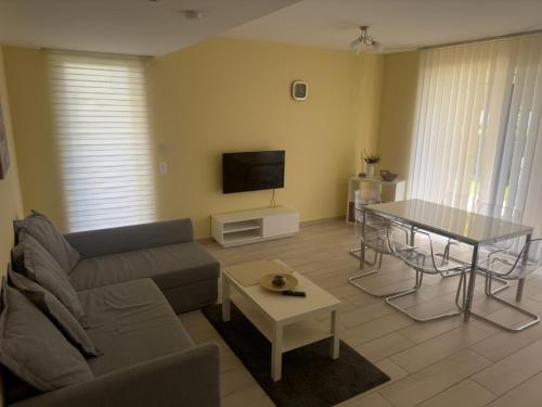 Gallery image of Admiral Apartman Csopak in Csopak
