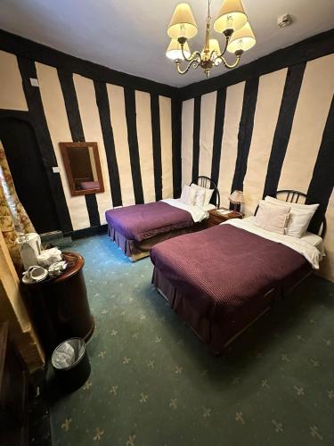 George & Pilgrims Hotelにあるベッド