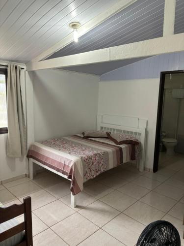 a bedroom with a bed in a room at Hostel Serramar in Palhoça
