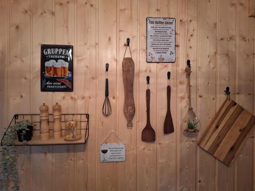 a wall with wooden utensils hanging on a wall at Appartement Bergliebe in Mauterndorf