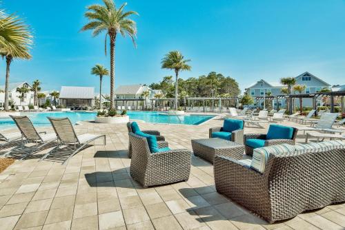 Kolam renang di atau dekat dengan Happily Eva After at Prominence 30A