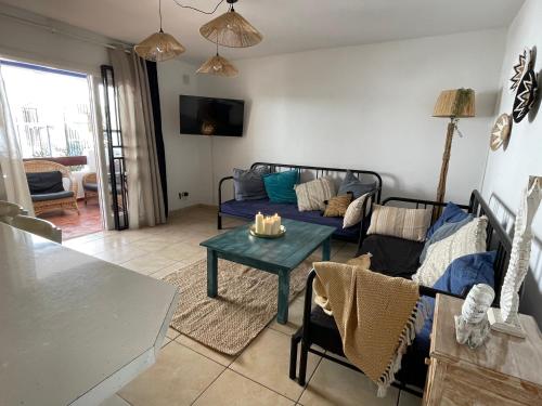 PORT ROYAL APARTMENTS, Heated pool, Speed WiFi, Terrace