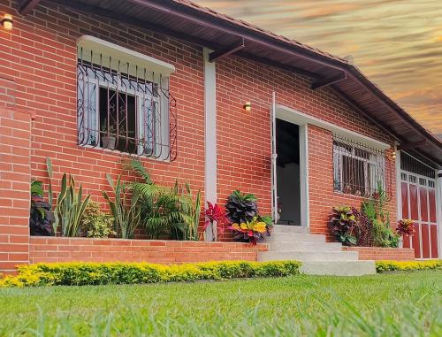 a red brick house with plants on it at Casa Completa Concordia Andina Bien Ubicada Mérida in Mérida
