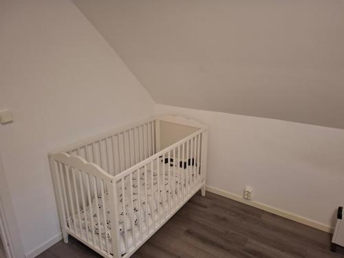 Postel nebo postele na pokoji v ubytování Gula huset