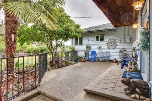 Tacoma Home on Steilacoom Lake with Dock!にある庭