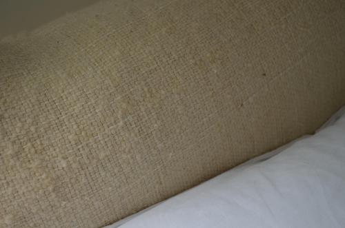 a close up of the side of a cardboard box at Appartement chic et beldi à 10 minutes du centre in Essaouira