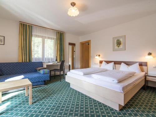 A bed or beds in a room at Ferienhaus Haas I