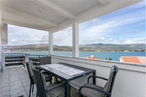 Apartments with parking space Mastrinka, Ciovo - 4324