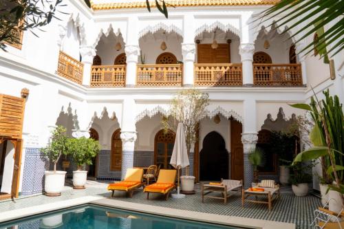 a courtyard of a house with a swimming pool at Riad Tamazigh in Marrakech