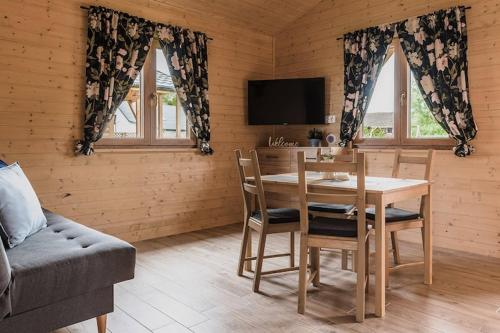 Summer House by the Sea with BBQ and Playroom