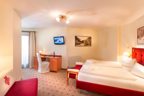 Postel nebo postele na pokoji v ubytování Hotel Zum Jungen Römer