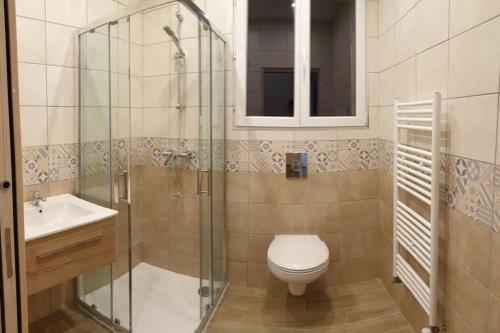 Ένα μπάνιο στο Les Suite Appartement à Chalon sur Saône