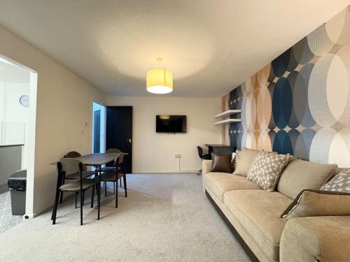 a living room with a couch and a table at Two bed spacious apartment, central location, free parking and Wifi in Birmingham