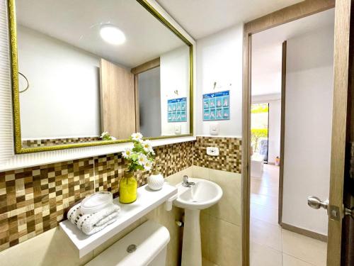 a bathroom with a sink and a mirror at Vacaciones Eje Cafetero Parque del Cafe WIFI 114C in La Tebaida