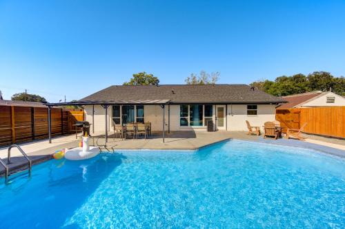 a large swimming pool in front of a house at Pickleball Paradise Retreat - 4 Bedrooms, 2,5 Baths - Houston Downtown, Houston Heights - Pickleball and Basketball Court, Pool, miniGolf, Karaoke, Fire Pit, BBQ, Billiards, Ping Pong, Hockey, King Bed in Houston