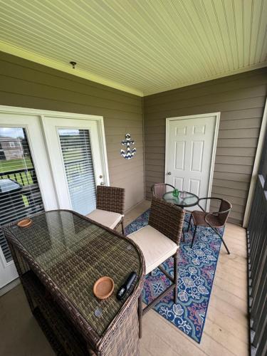 a screened in porch with a table and chairs at Park Avenue Beauty in Foley