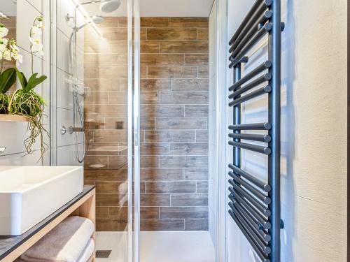 Koupelna v ubytování Appartement 4 pièces avec spa et parking - 8 pers. - FR-1-810-12