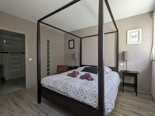 a bedroom with a canopy bed with teddy bears on it at Chambres avec petit déj inclus et table d'hôtes en Berry, près des Châteaux de la Loire - FR-1-591-700 in Fontguenand