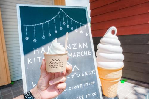 a person holding up a sign with a ice cream cone at MolinHotels407 アクティビティを満喫できる札幌定山渓温泉付き別荘-1L1Room K-Bed1&S-bed3 5persons in Jozankei