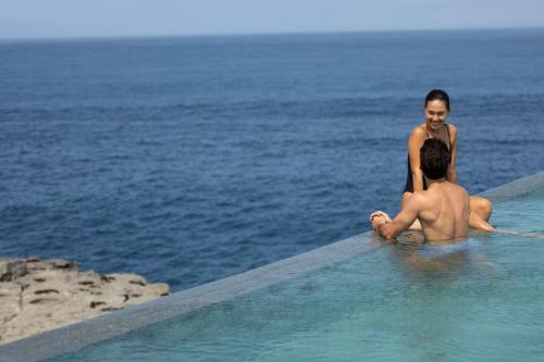 Гости ARNA Suites and Ocean Lounge