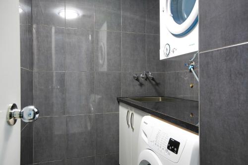 Ένα μπάνιο στο Cairns Luxury Waterview Apartment