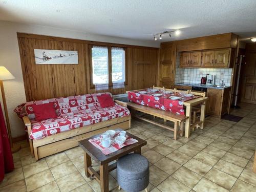 Charmant T2 en Savoie, Pied des pistes, 7 pers. - FR-1-810-20