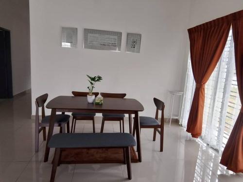 a dining room with a table and chairs at Seri Cempaka Homestay in Kluang
