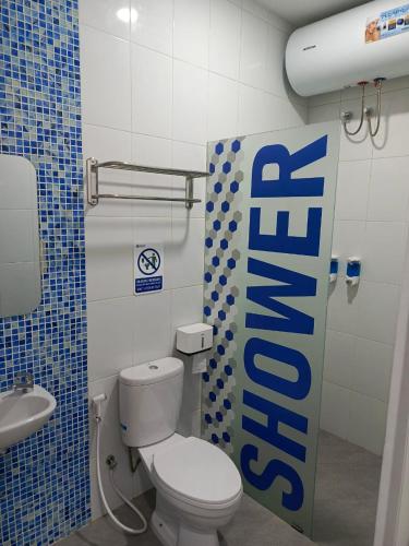 Koupelna v ubytování Rosalyne Sleepbox Tugu Kranggan