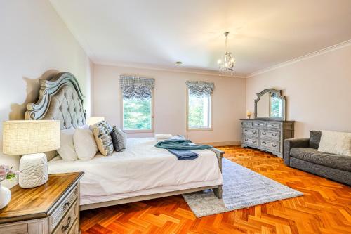 Ένα ή περισσότερα κρεβάτια σε δωμάτιο στο StayAU Expansive 7BR Villa Scenic Warrandyte