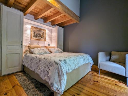 Ferme avec piscine couverte sur grand domaine - FR-1-582-515