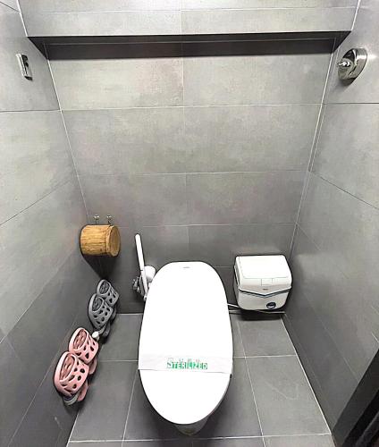 Bilik mandi di 哲帆民宿大竹林金科乐方购物中心店