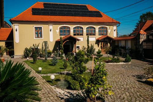 Taman di luar Rácz Kúria