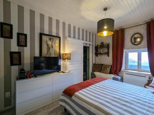 Postel nebo postele na pokoji v ubytování Charme rural rénové en pleine nature - FR-1-582-503