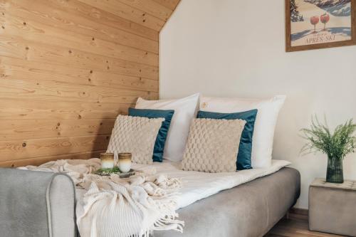 a living room with a couch with pillows at Apres Ski Bachleda - LoftAffair Collection in Zakopane