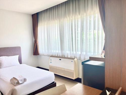 Postel nebo postele na pokoji v ubytování Crystal Suites Suvarnbhumi Airport